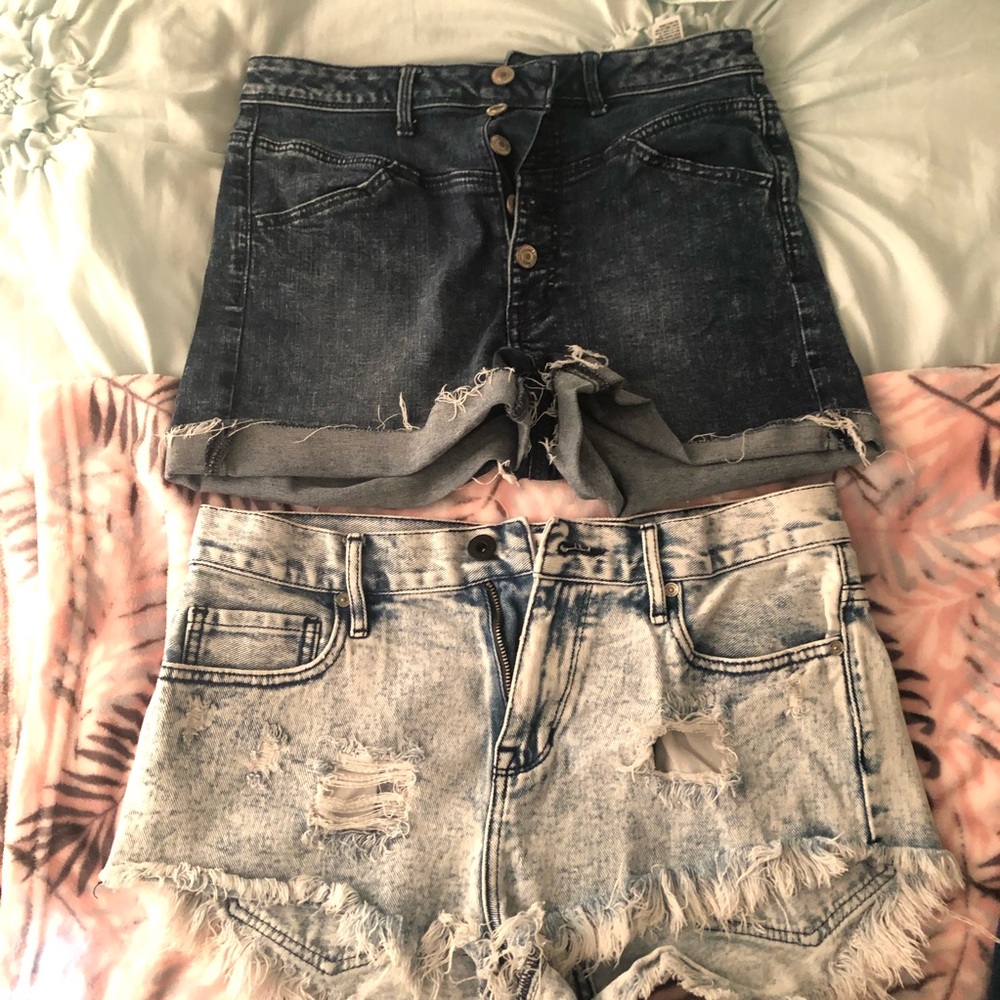 2 High rise shorts